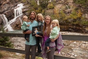 David-Stephan-family-by-waterfall